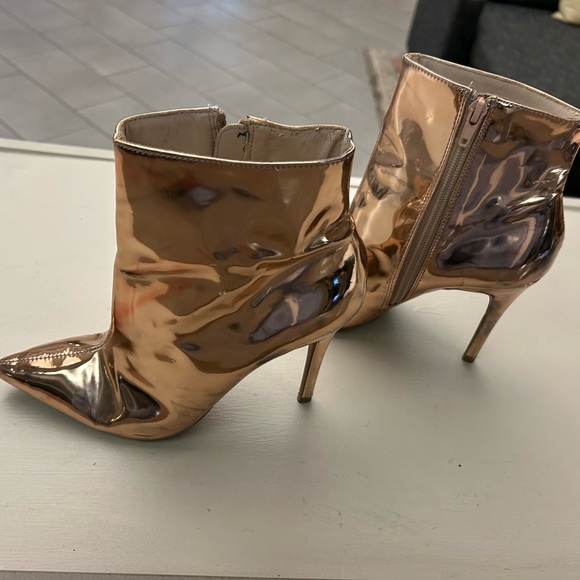 Boots Elegant Metallic Ankle Boots 7 Great gold metallic color! CLEAN WILD DIVA - Picture 2 of 11